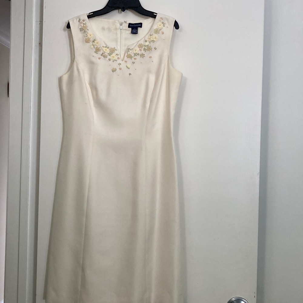 Elegant Cream Dress with Floral Embroidery from Ann Taylor size 8. 100% Silk